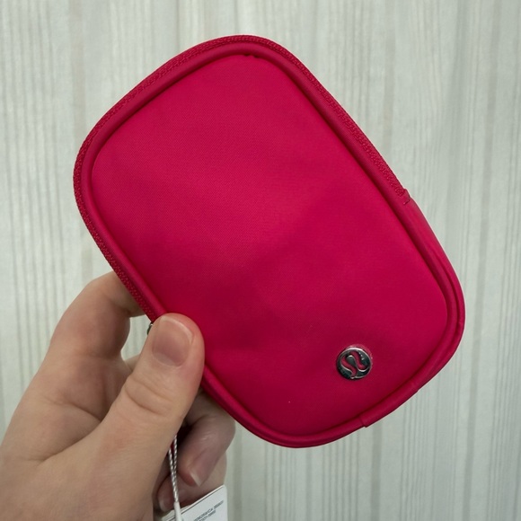 NWT‼️ Lululemon Clippable Nano Pouch - Picture 2 of 6